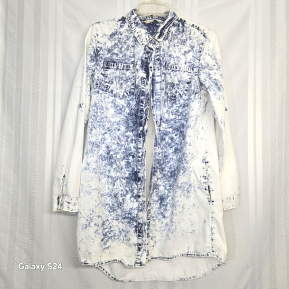 AMERICAN BAZI WOMENS BOTTON DOWN SHIRT BLUE AND WHITE SIZE LARGE